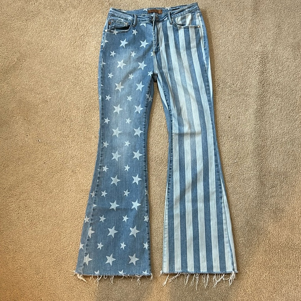 Judy Blue Stars & Stripes light wash & lighter wash pattern. Size 15/32.